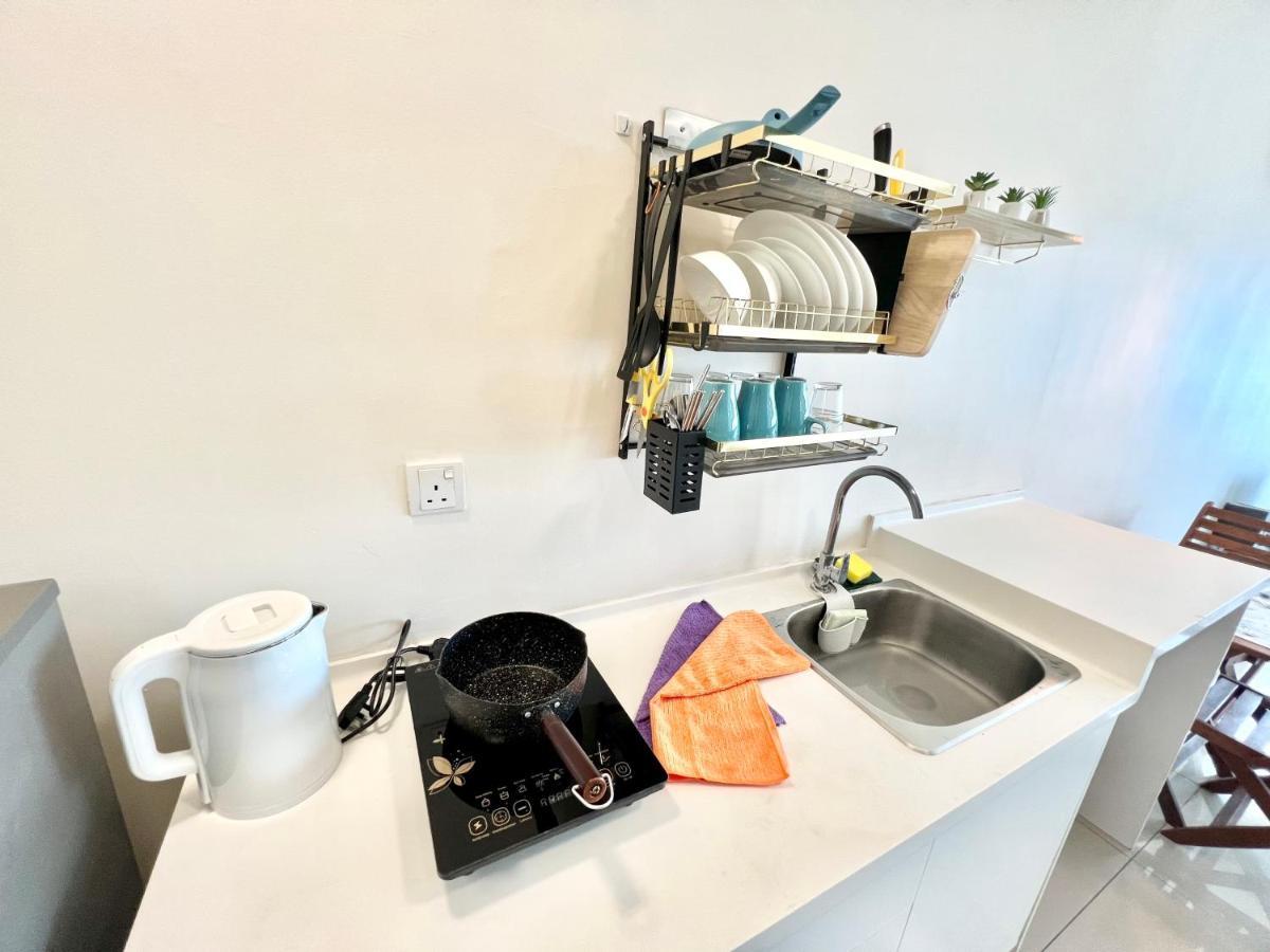 A 1-4 Pax Cozy Studio Tv Box Pool 100Mps Wifi 3 Bed Trefoil Setia Alam Exterior photo