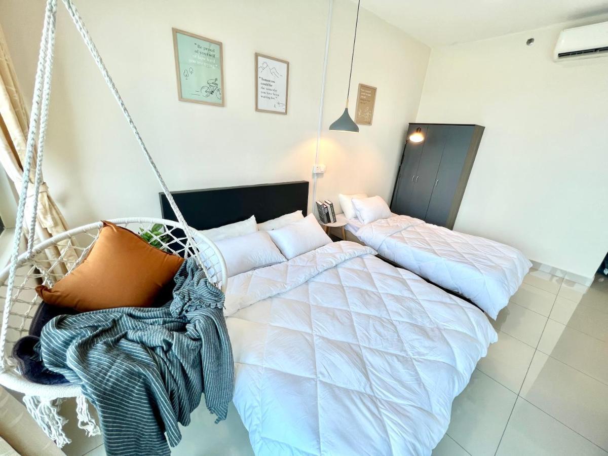 A 1-4 Pax Cozy Studio Tv Box Pool 100Mps Wifi 3 Bed Trefoil Setia Alam Exterior photo
