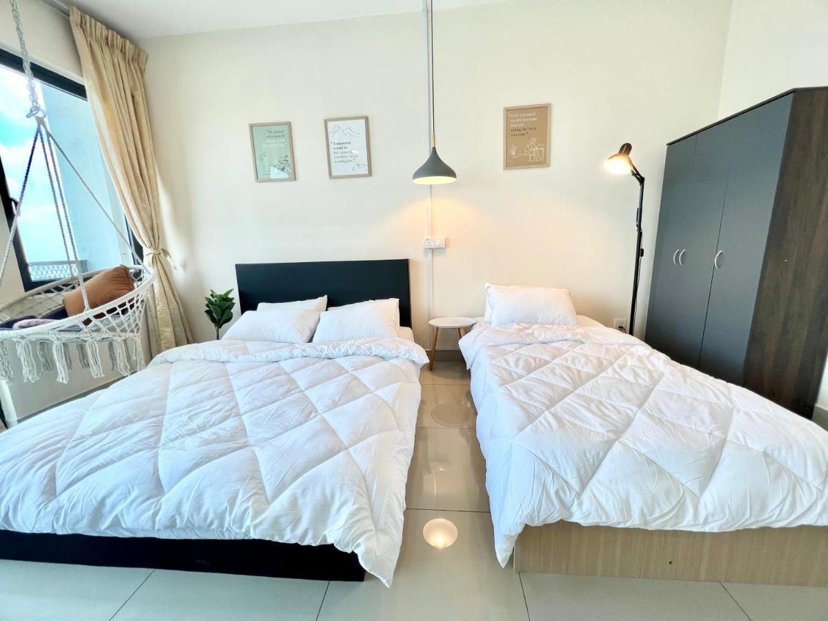 A 1-4 Pax Cozy Studio Tv Box Pool 100Mps Wifi 3 Bed Trefoil Setia Alam Exterior photo