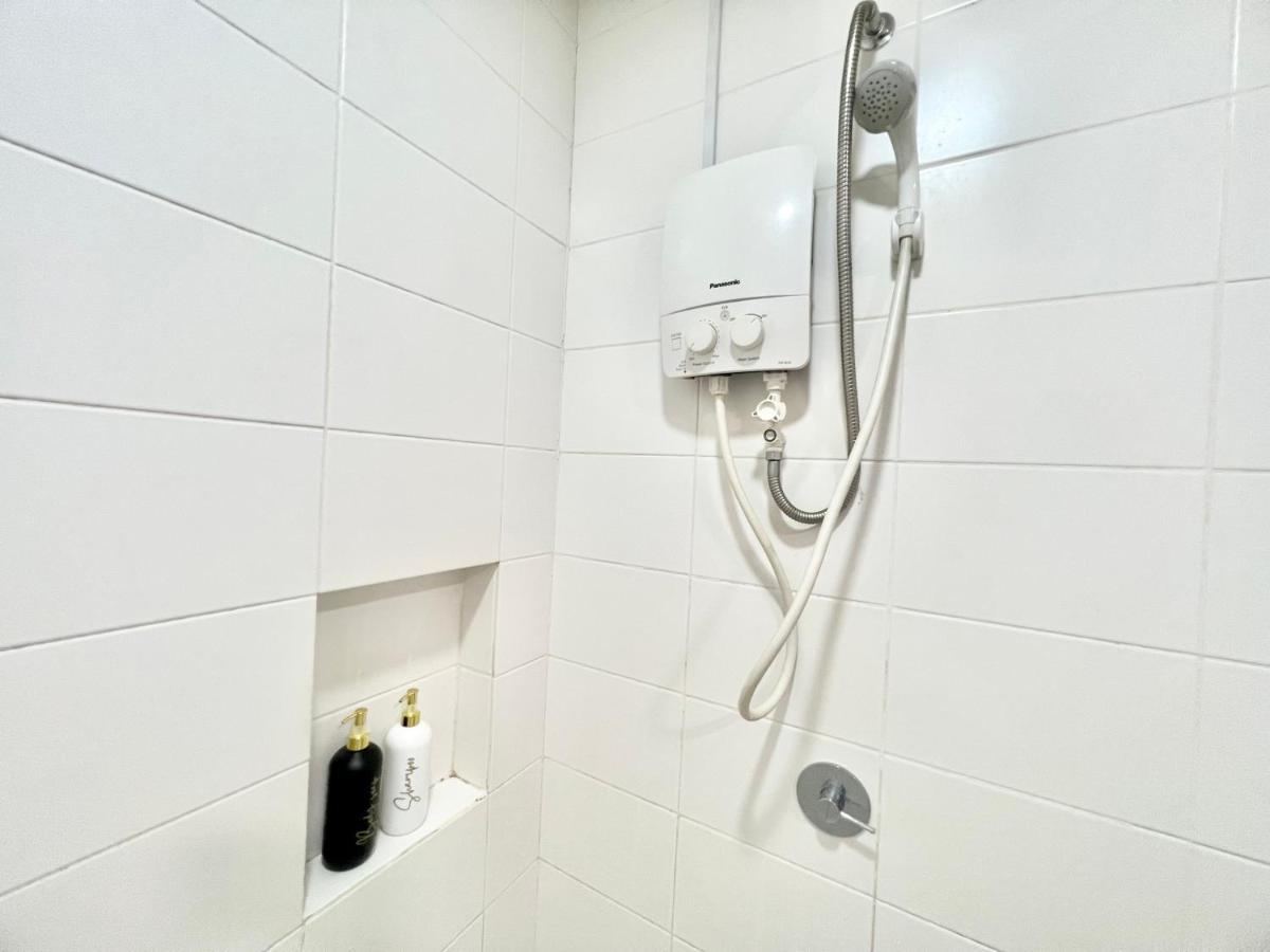 A 1-4 Pax Cozy Studio Tv Box Pool 100Mps Wifi 3 Bed Trefoil Setia Alam Exterior photo